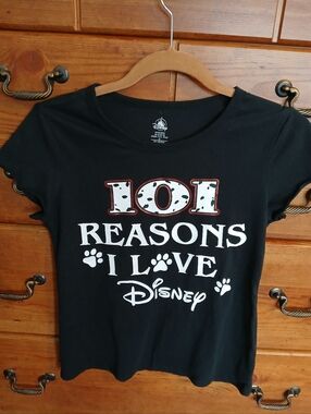 Disney Tshirt with 101 Dalmatian Graphic/ Size :Xsmall